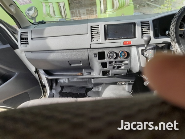 Toyota Hiace 2,0L 2012-9