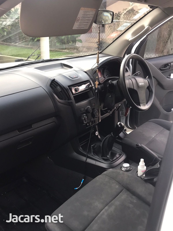 Isuzu D-Max 2,5L 2017-5