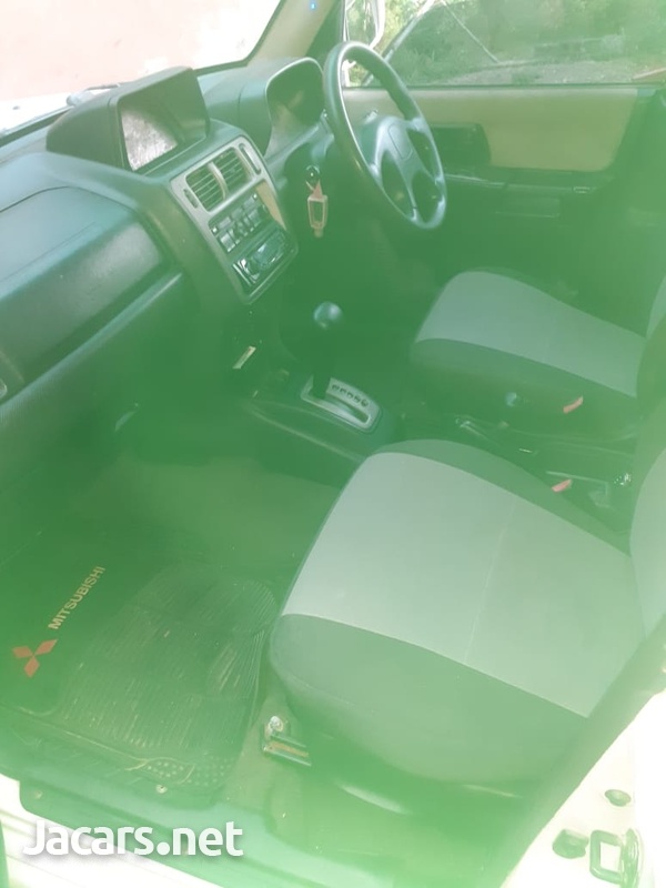 Mitsubishi Pajero 2,0L 2002-7