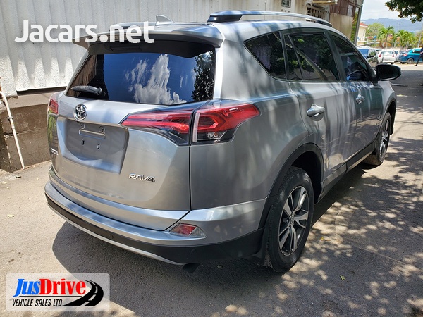 Toyota RAV4 2,0L 2017-6