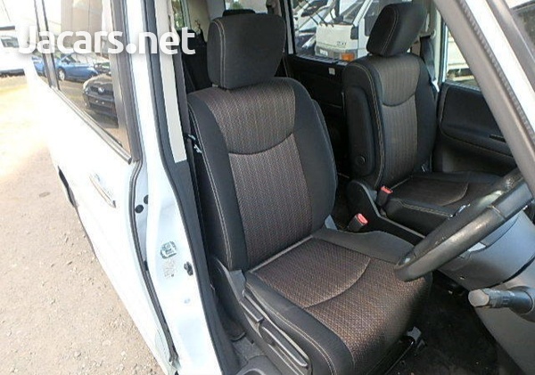 Nissan Serena 2,0L 2014-7