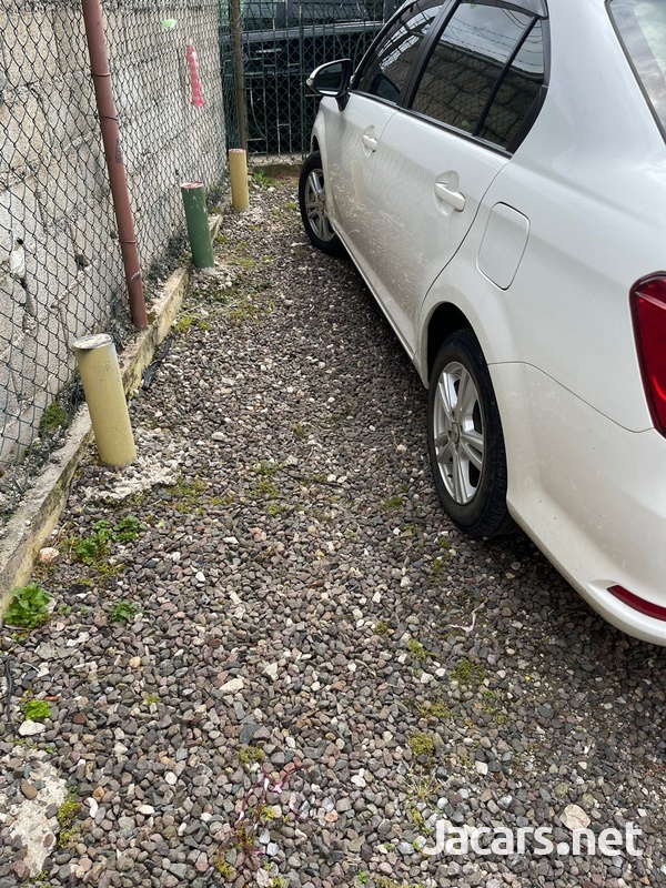 Toyota Axio 1,5L 2015-3