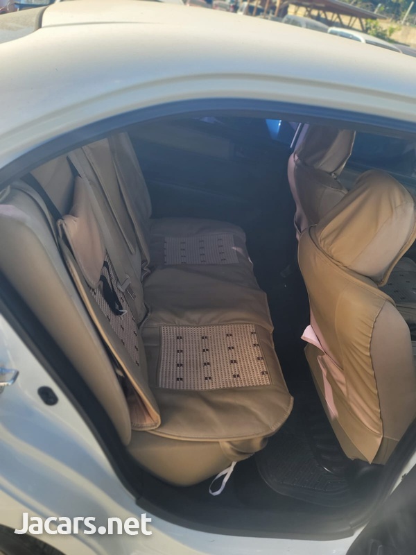 Toyota Axio 1,5L 2014-7