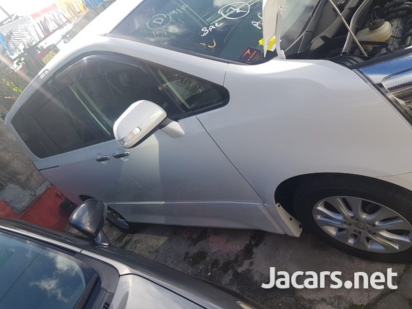 Toyota Noah 2,0L 2012-1