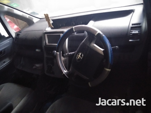 Toyota Noah 2,0L 2013-3