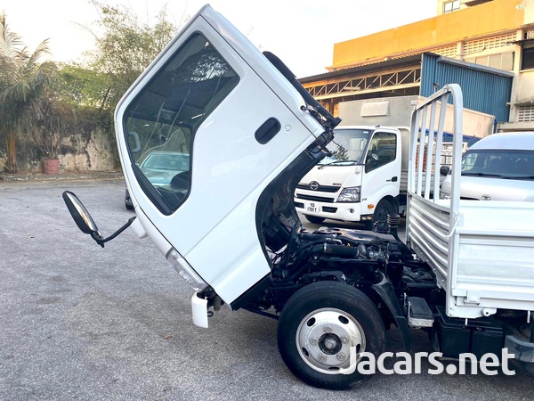 2013 Isuzu Flat Bed Truck-3