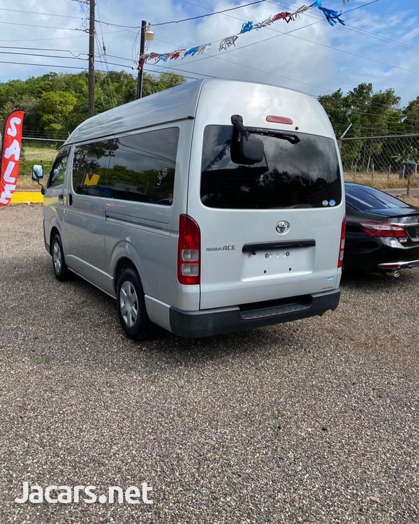Toyota Hiace 2,5L 2015-6