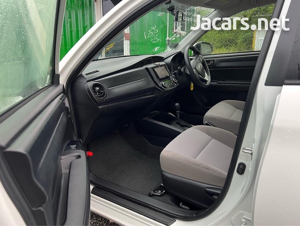 Toyota Axio 1,5L 2017-7