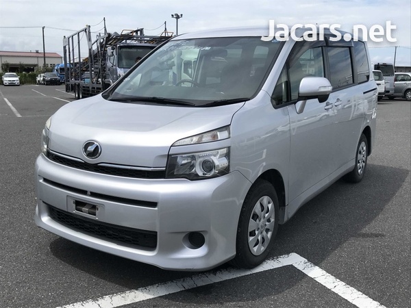 Toyota Voxy 2,0L 2013-1