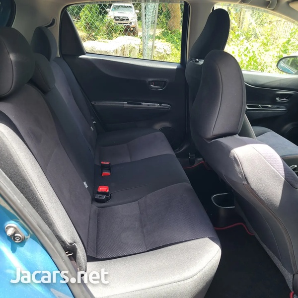Toyota Vitz 1,5L 2013-4