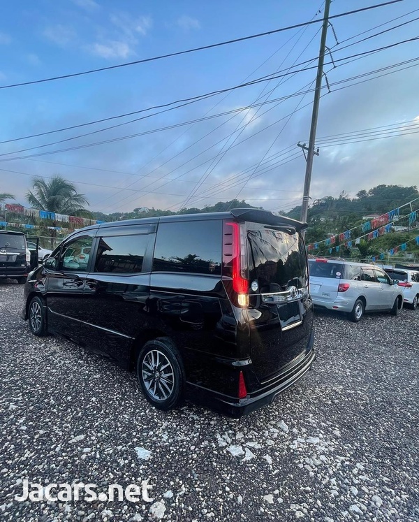 Toyota Noah 2,0L 2014-10