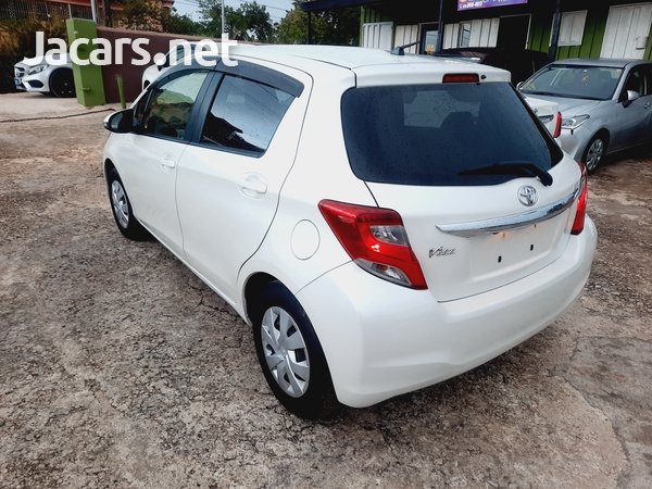 Toyota Vitz 1,3L 2015-5