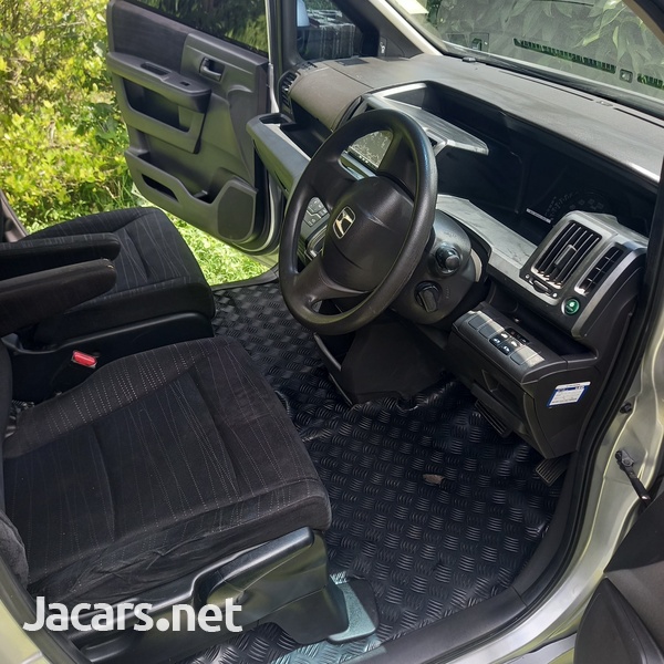 2010 Honda Stepwagon-9