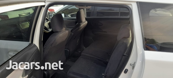 Toyota Wish 1,8L 2012-5