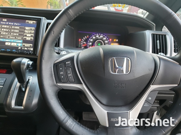 Honda Stepwgn Spada 2,0L 2013-12