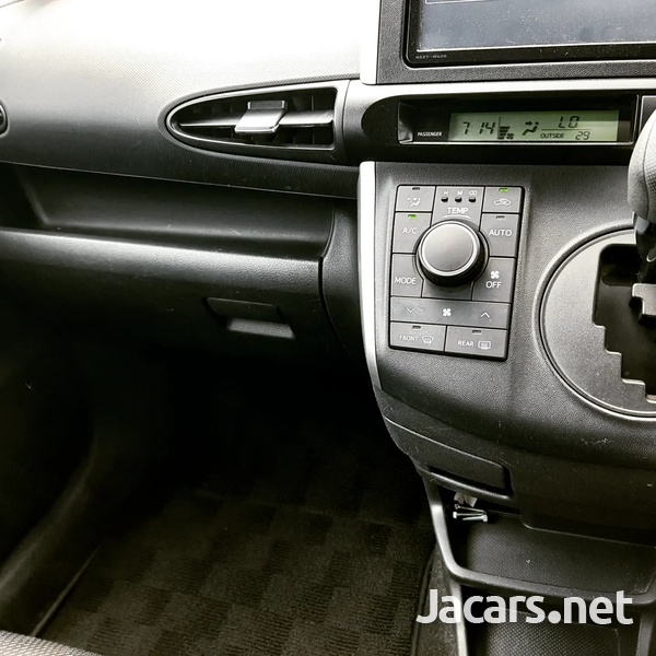 Toyota Wish 1,8L 2013-5