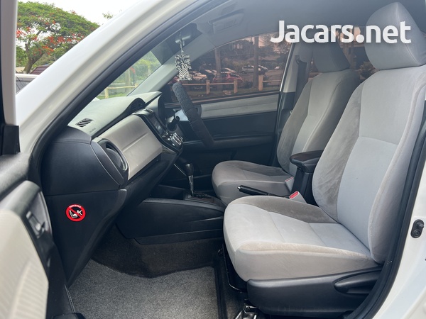Toyota Axio 1,5L 2012-8