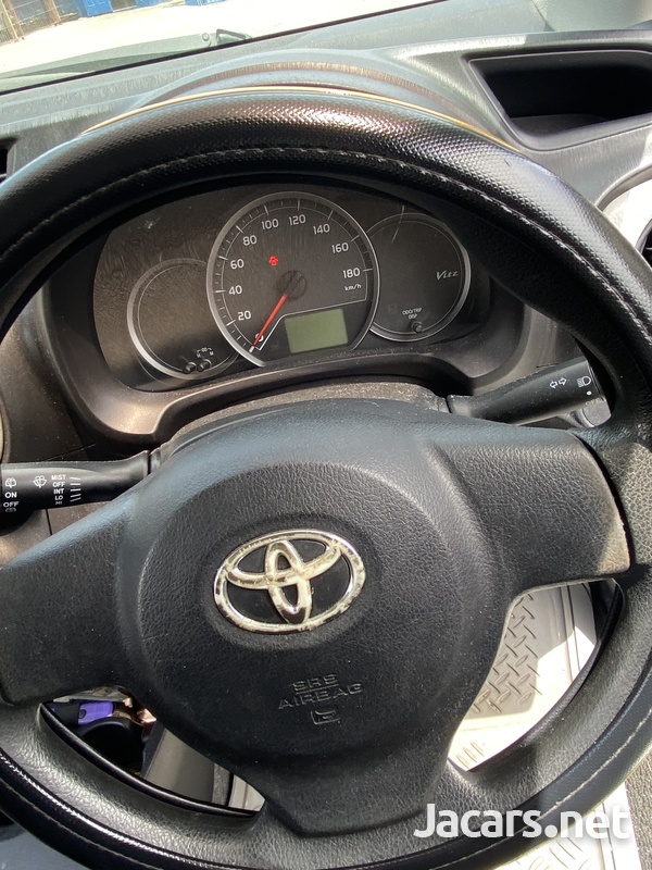 Toyota Vitz 1,5L 2013-4