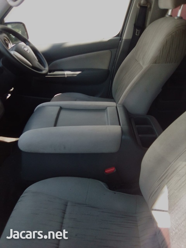 Nissan NV350-4