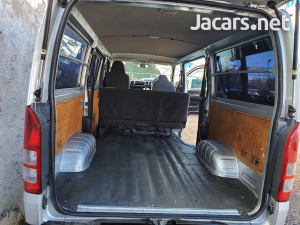 Toyota Hiace 3,0L 2015-7