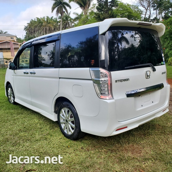 Honda Stepwgn Spada 2,0L 2013-3