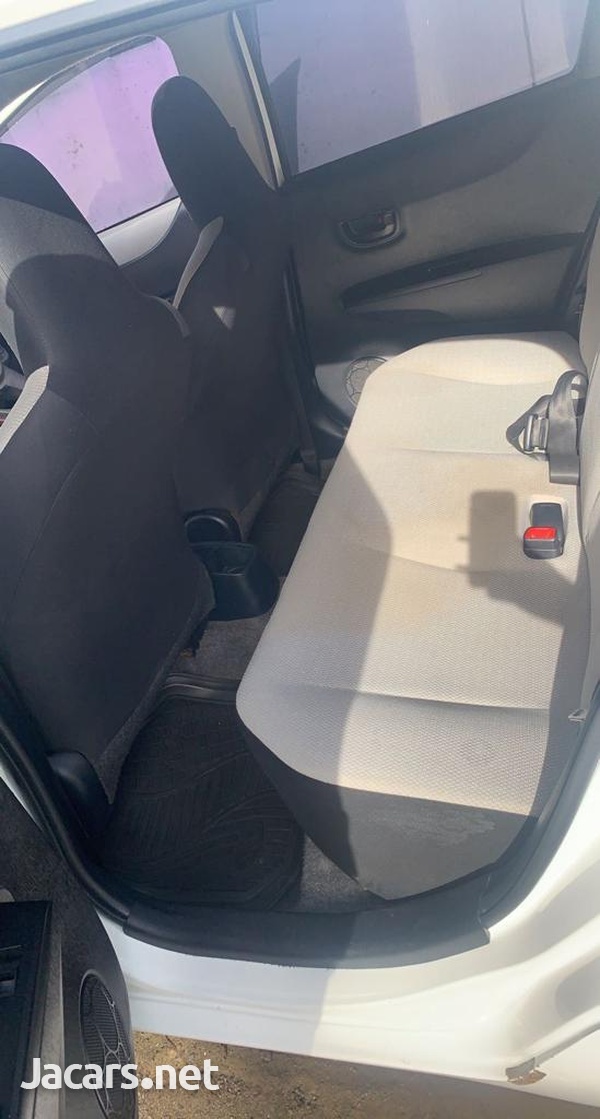 Toyota Vitz 1,3L 2012-5