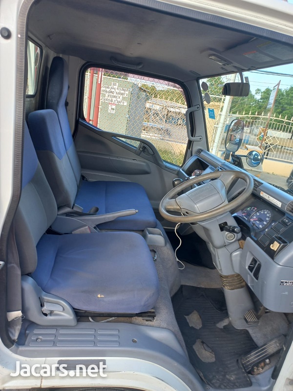 Mitsubishi Fuso Canter-12