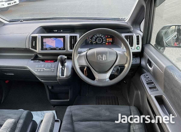 Honda Stepwgn 1,8L 2012-4