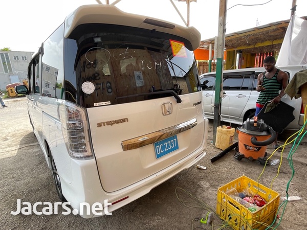 Honda Stepwgn Spada 2,0L 2013-6