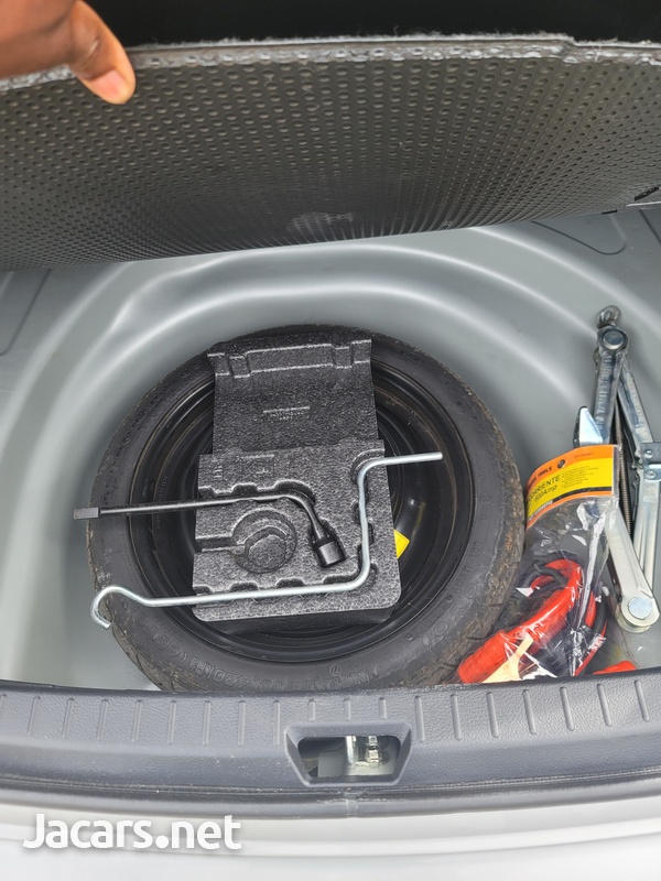 Toyota Axio 1,5L 2012-7
