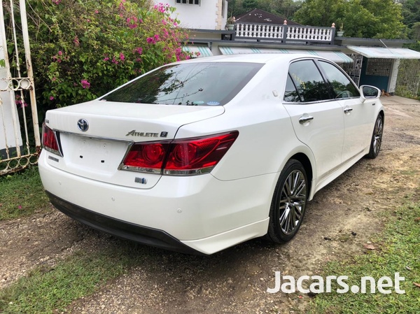 Toyota Crown 2,5L 2015-8