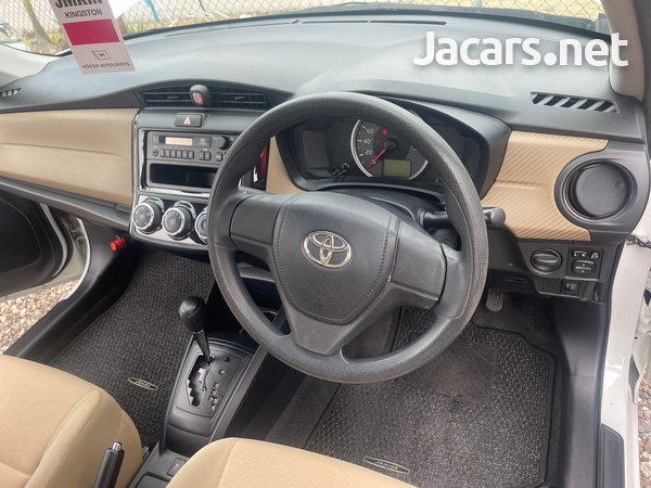Toyota Axio 1,5L 2013-4