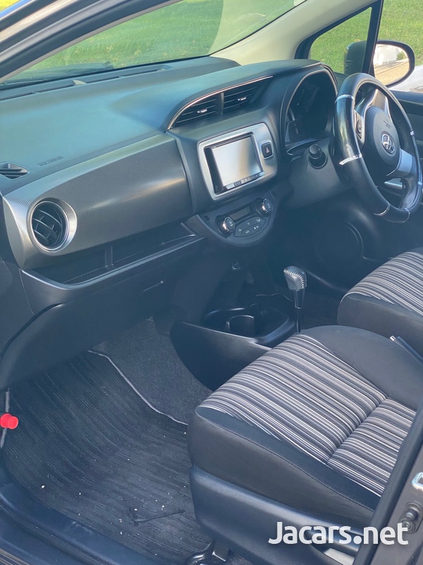 Toyota Vitz 1,5L 2014-6