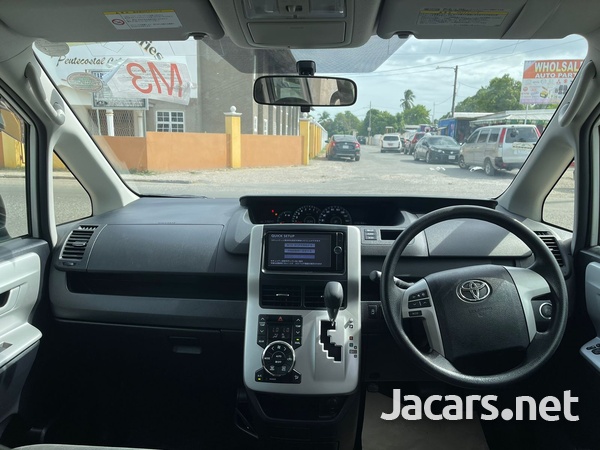 Toyota Noah 2,0L 2013-14