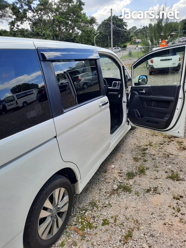 Honda Stepwgn Spada 2,0L 2013-6