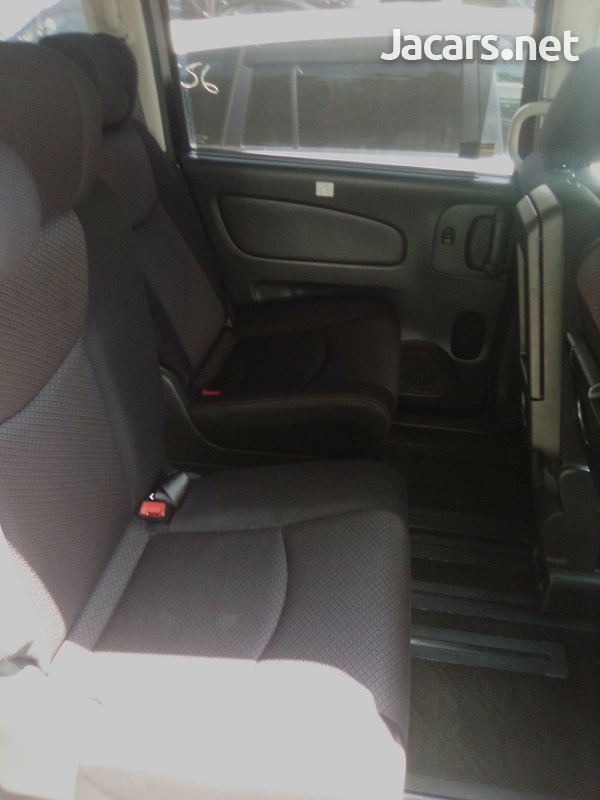 Nissan Serena 2,0L 2012-6