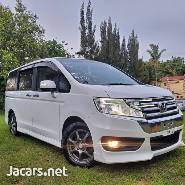 Honda Stepwgn Spada 2,0L 2013-1