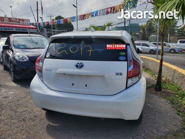 Toyota Aqua 1,5L 2017-14