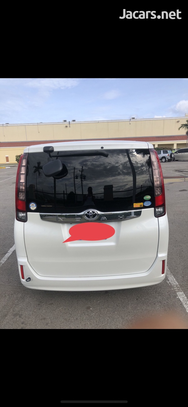 Toyota Noah 2,0L 2016-4