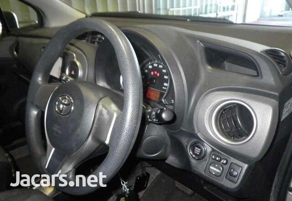 Toyota Vitz 1,0L 2013-3