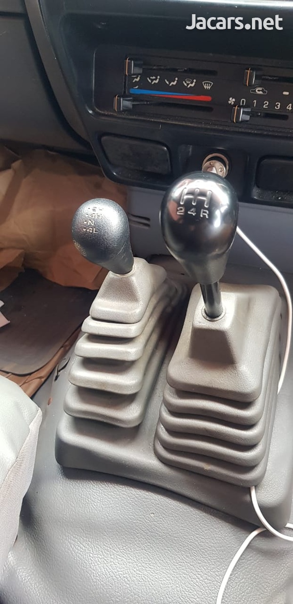 Nissan Frontier 2,0L 2004-3