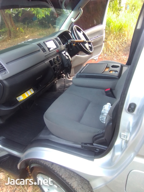 Toyota Hiace 2,0L 2014-8