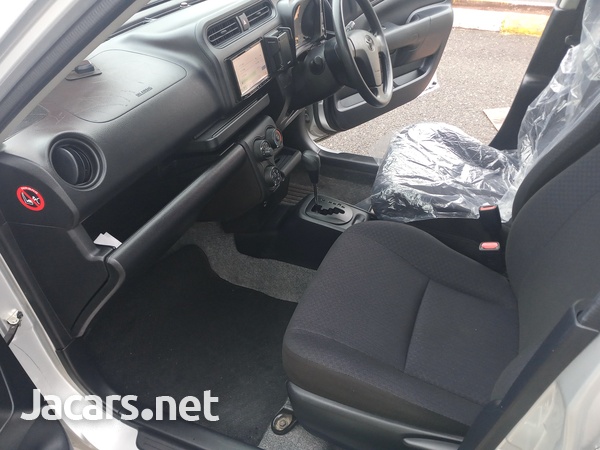 Toyota Probox 1,5L 2016-8