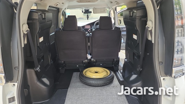 Toyota Voxy 2,0L 2016-7