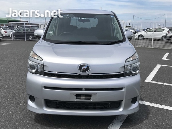 Toyota Voxy 2,0L 2013-2