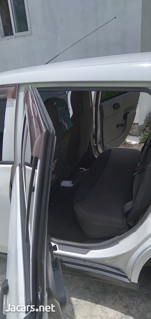 Nissan AD Wagon 1,5L 2012-7