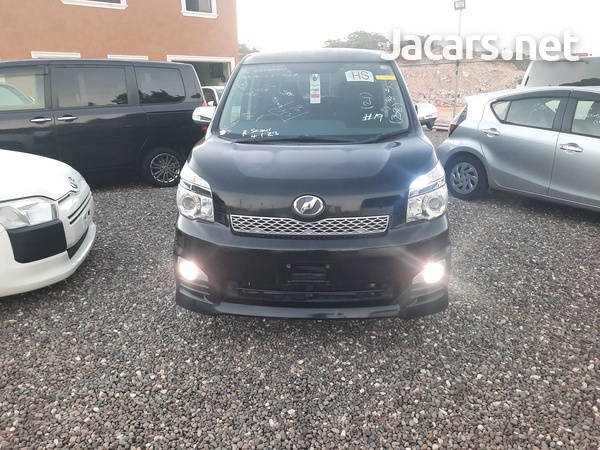 Toyota Voxy 2,0L 2013-2