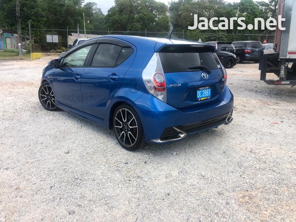 Toyota Aqua 1,5L 2015-6