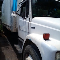 2003 Freightliner 12 tonne truck 2003 Freightliner 12 tonne truck