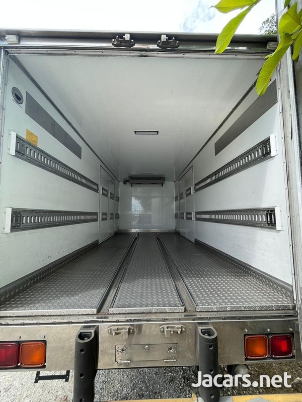 2013 Isuzu forward-1